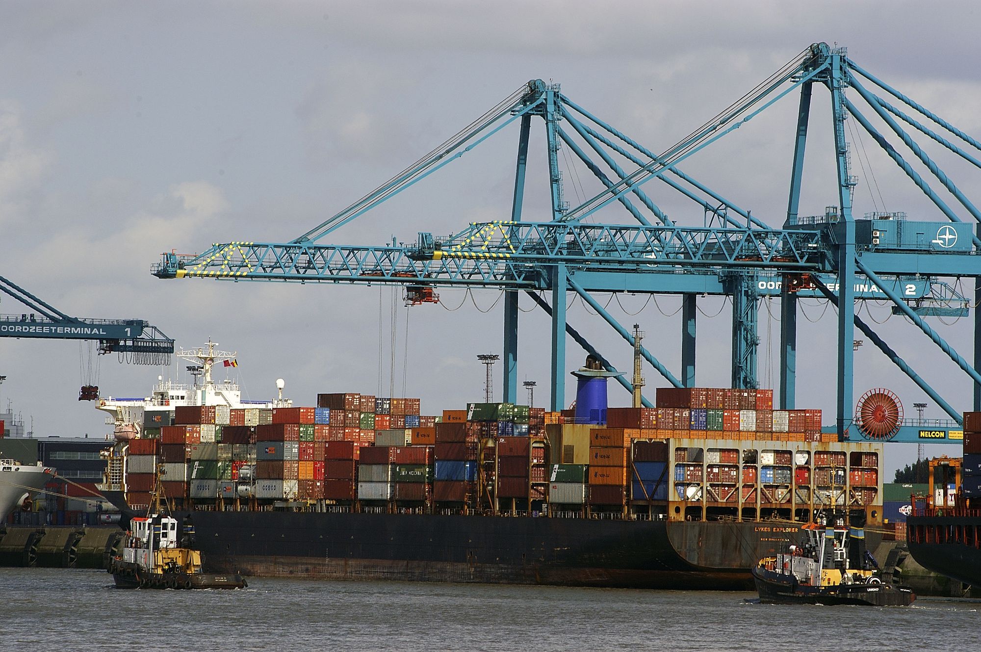 Port avec des conteneurs d'expédition à Anvers