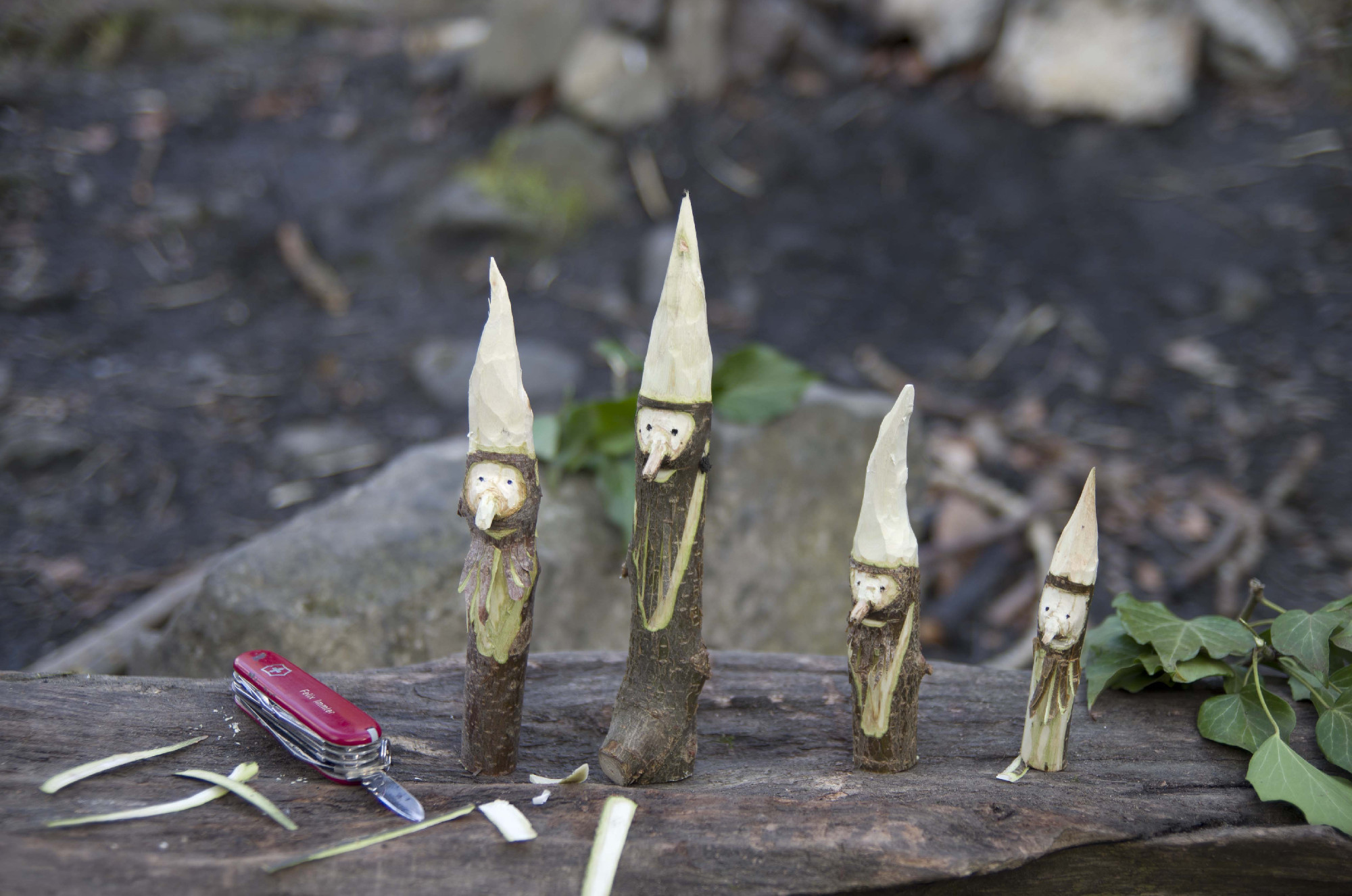 Dwarves carver avec le canif