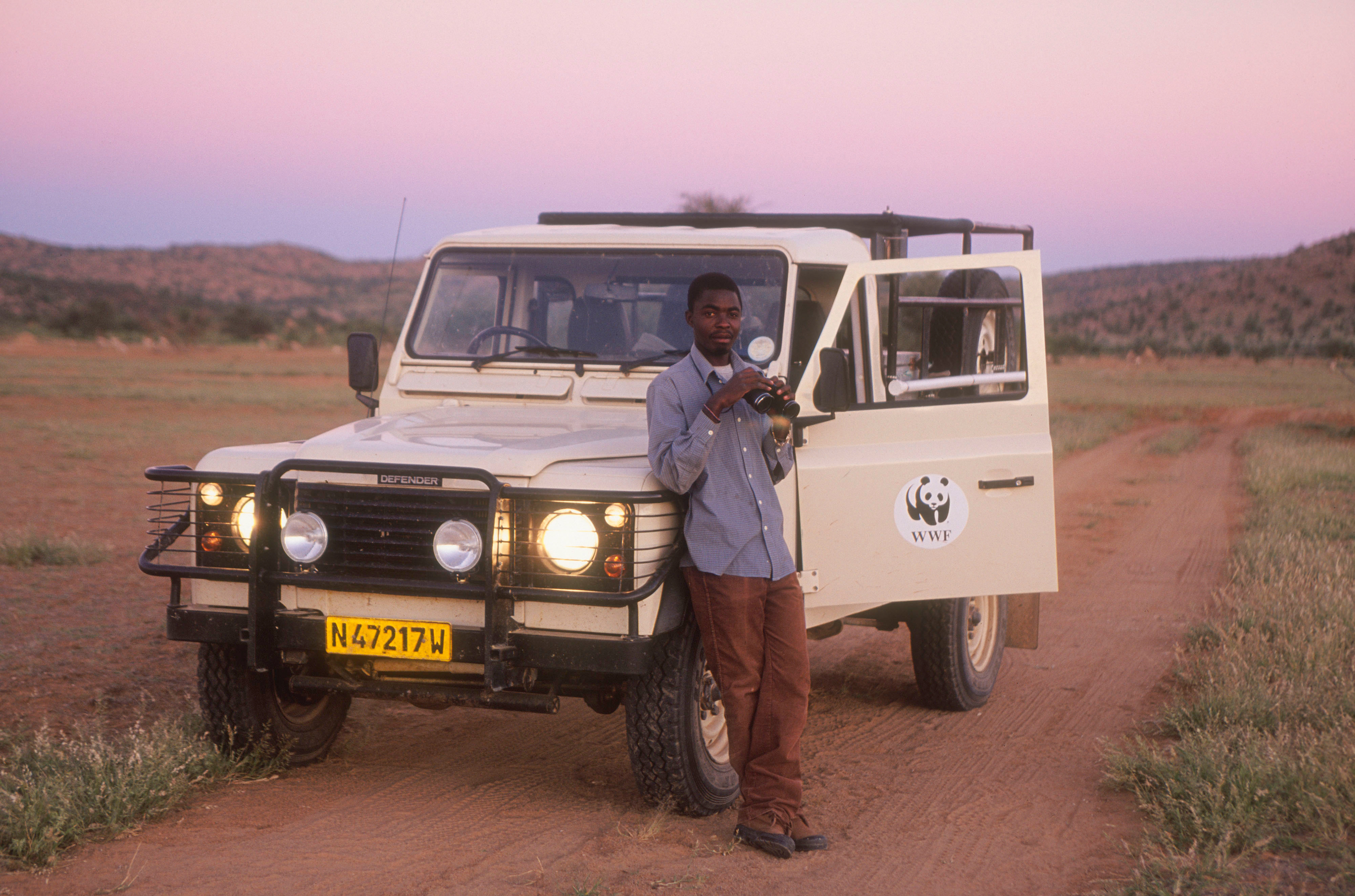 Gamekeeper observé rhinos en Namibie