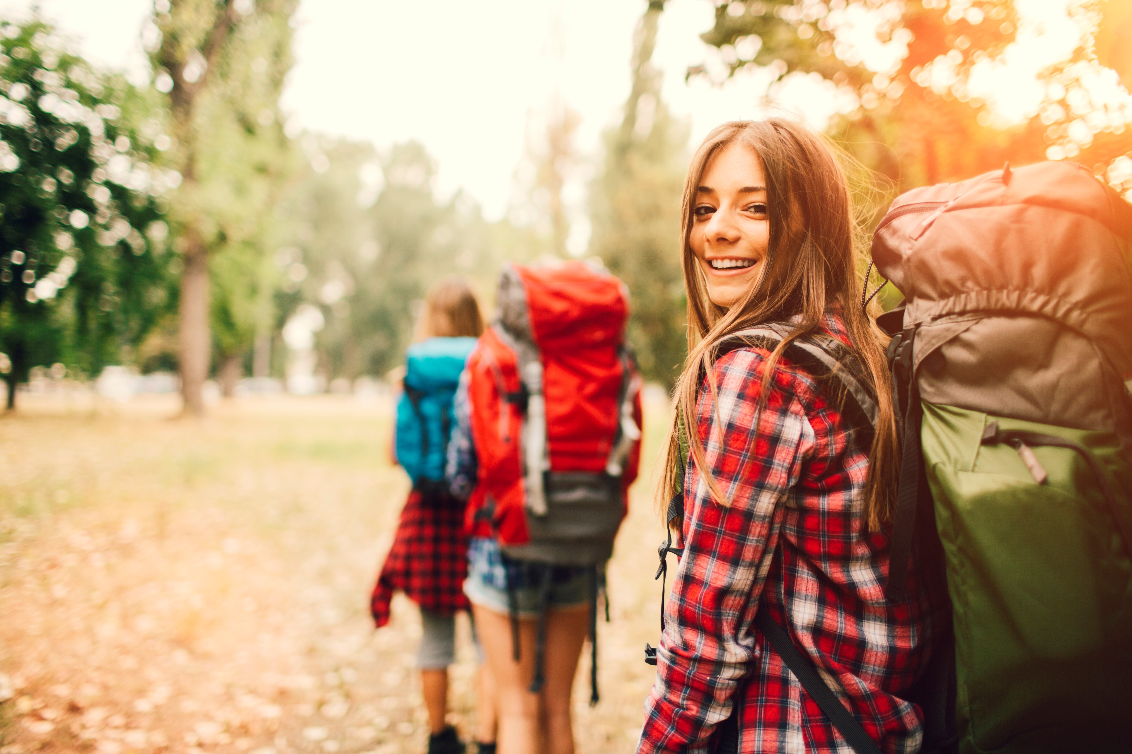 Junge Erwachsene am Wandern