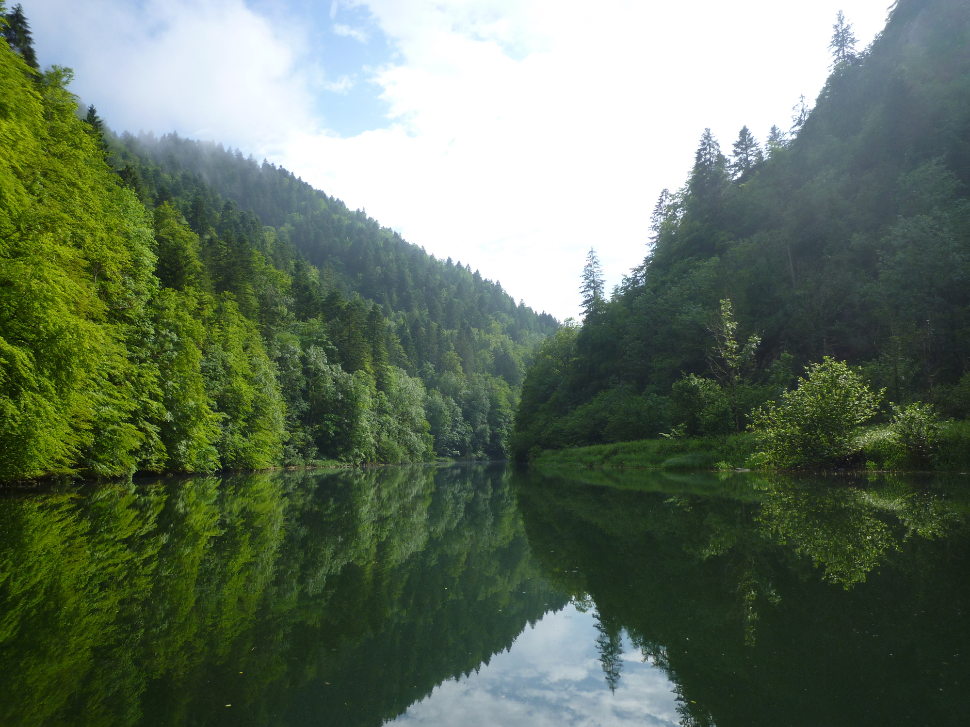 Schweizer Fluss Doubs