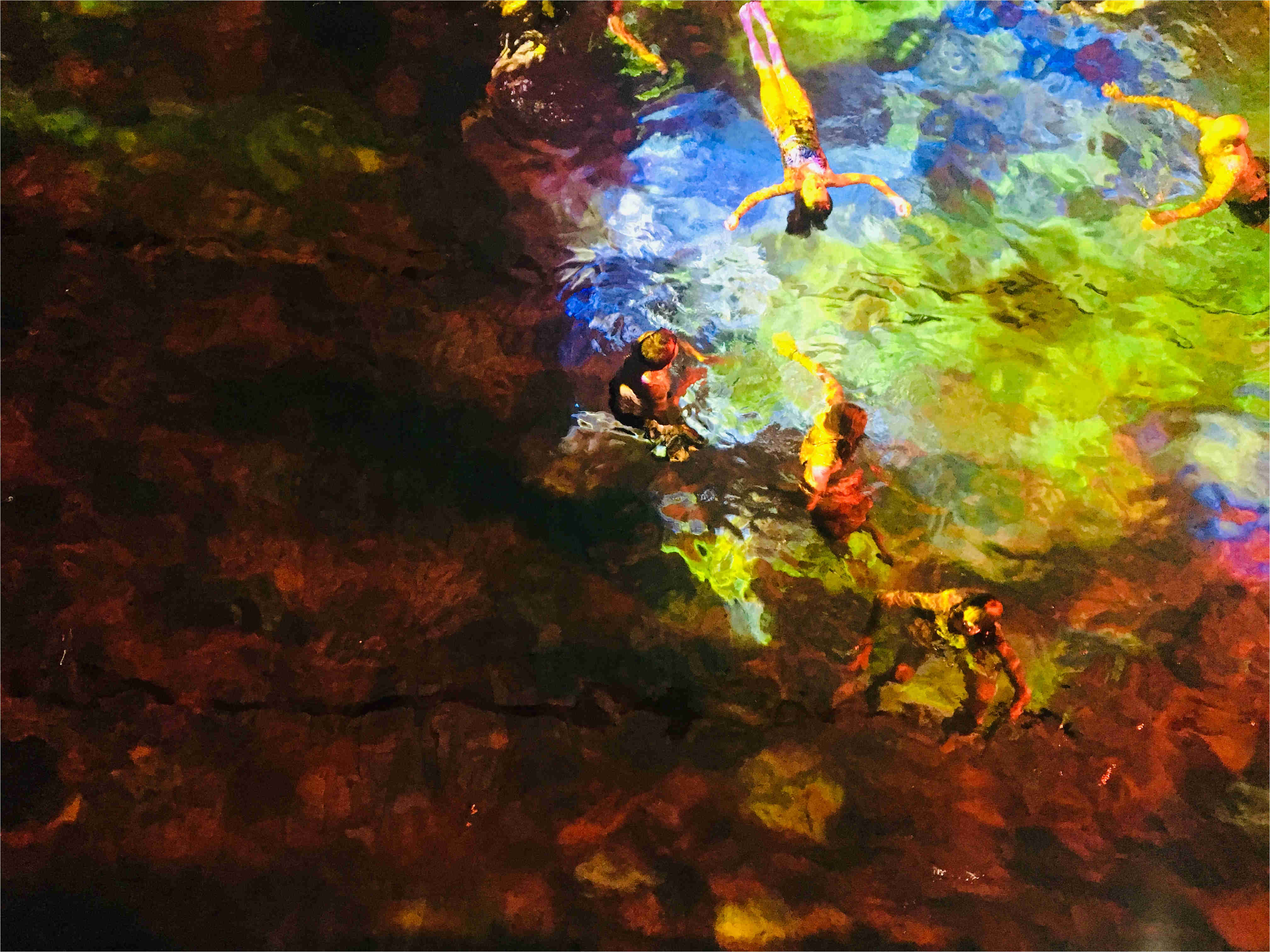 Farbenreiches Wasser