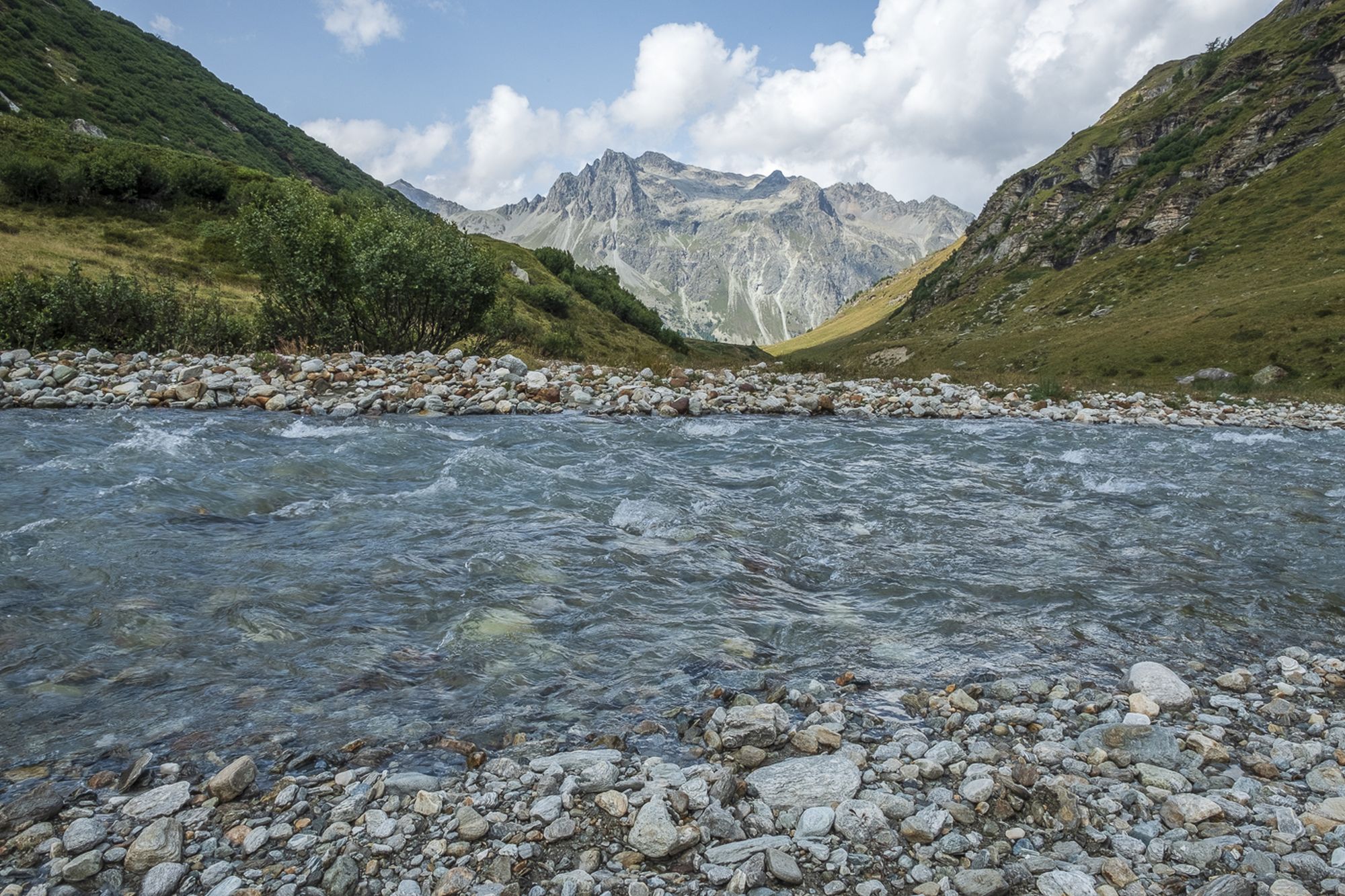 Sicht auf den Fluss Aua da Fedoz
