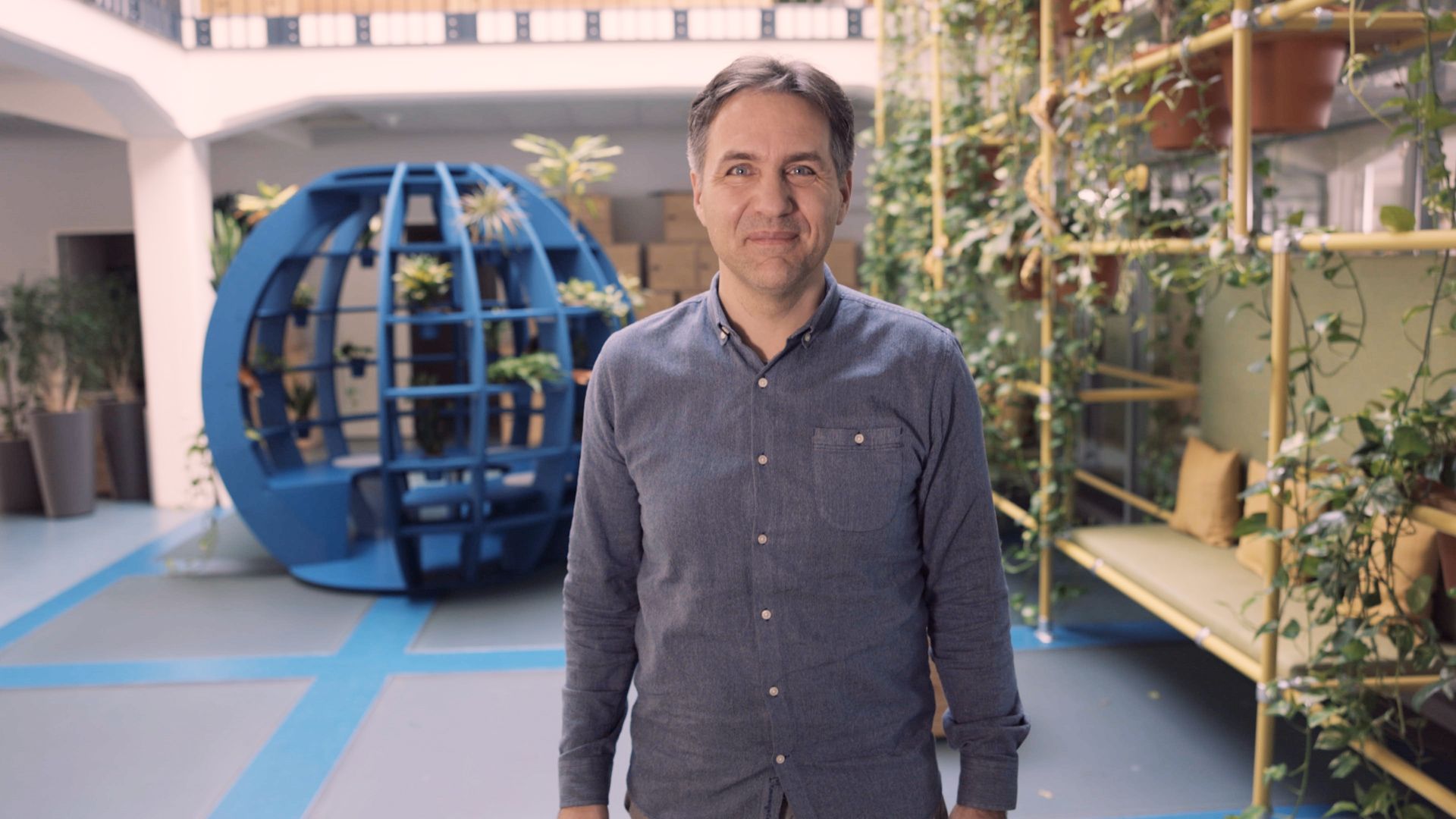 Thomas Vellacott, Geschäftsleiter WWF Schweiz im Büro in Zürich