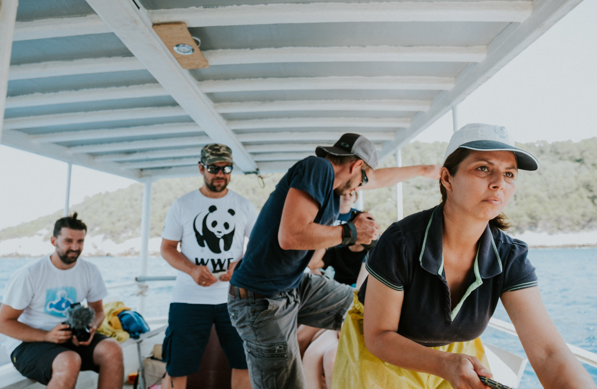 Helena zeigt Touristen die Fischerei