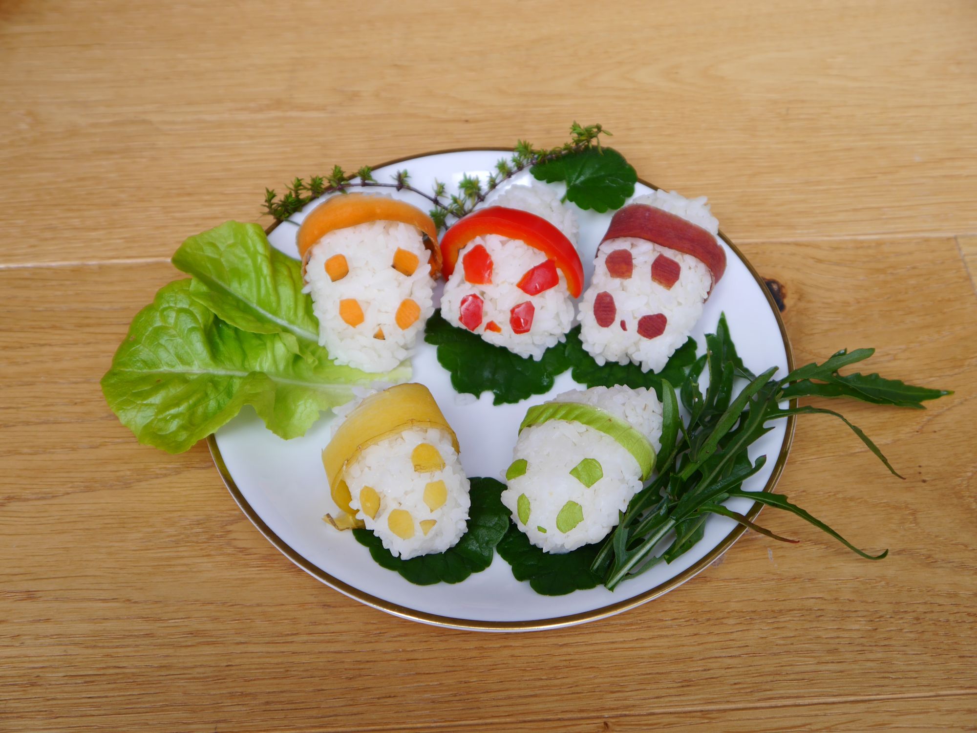 Regenbogenpandas aus Reis