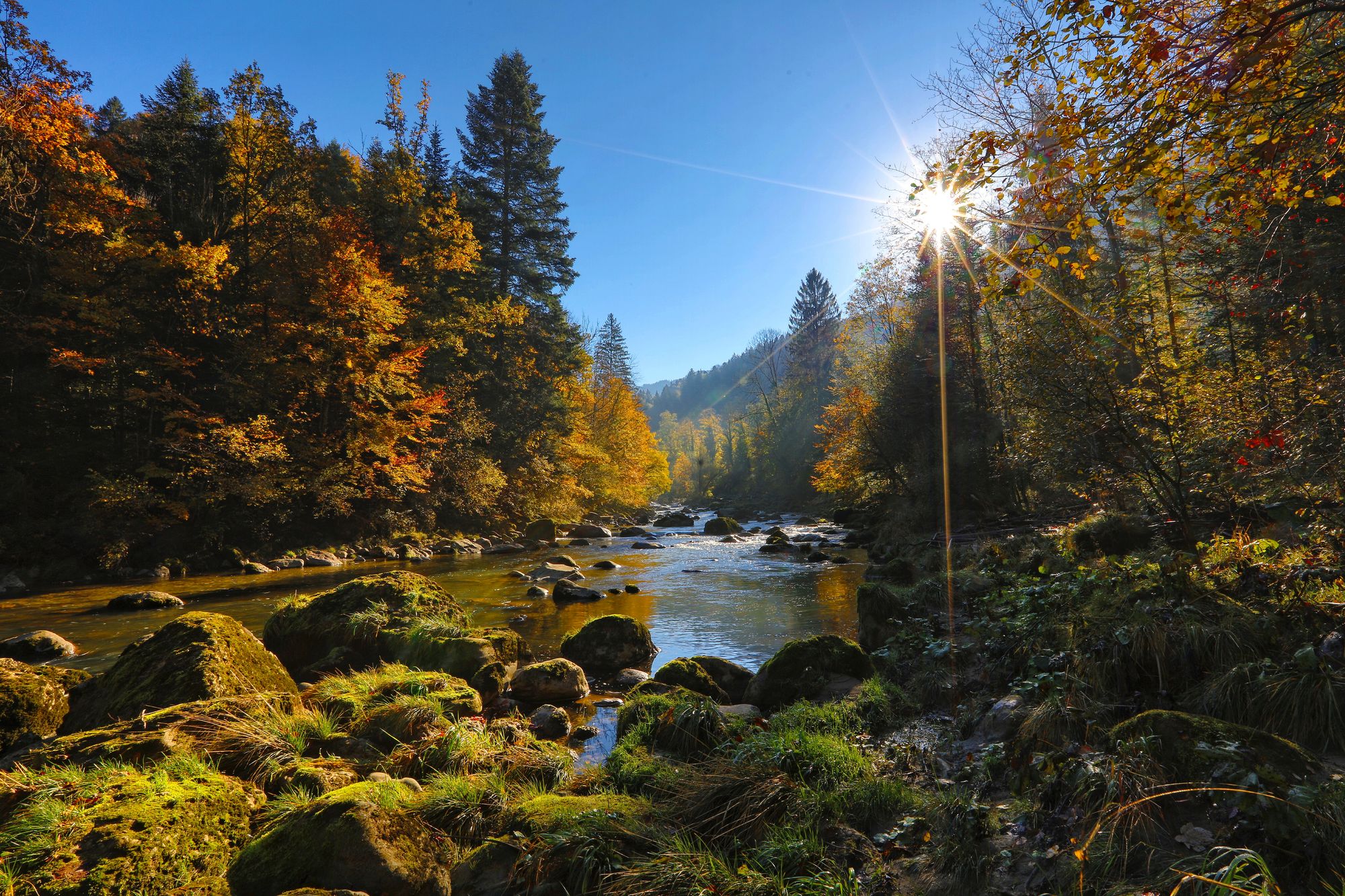 Das Val Trupchun im Herbst mit Sonnenlicht