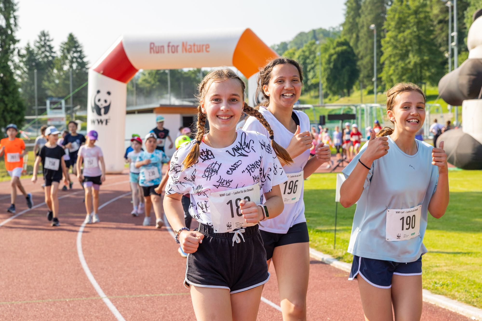 Mädchen rennen für den WWF