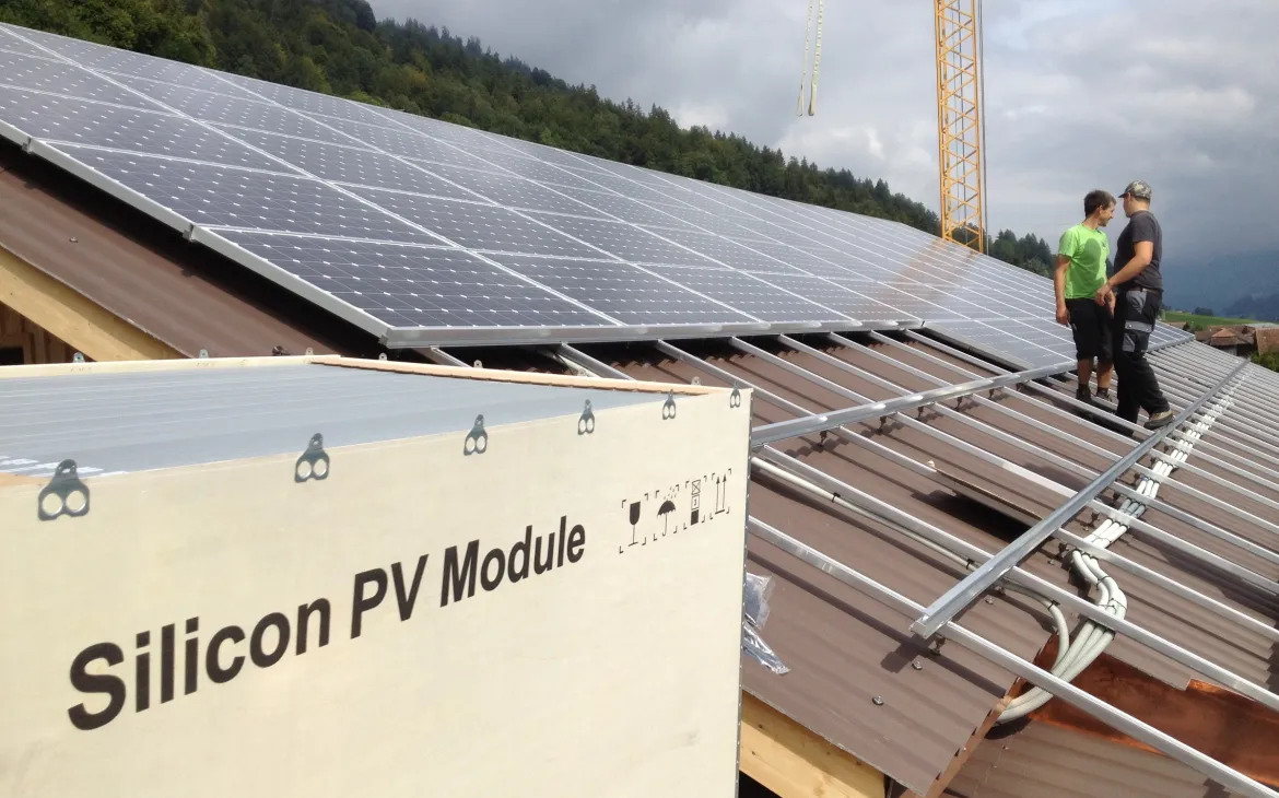 Gebäudesanierung und Installation Solaranlage. Fachkurs: Solar.