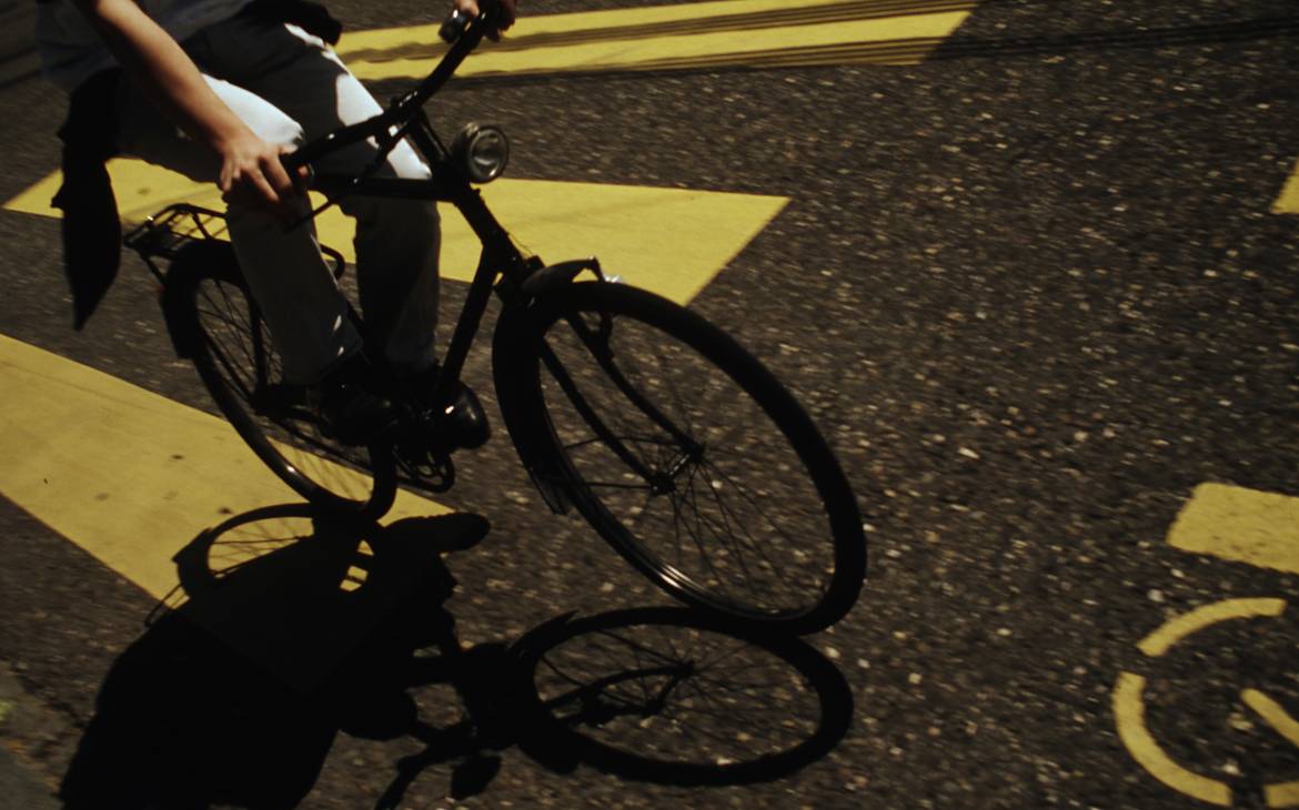 Mann mit Velo