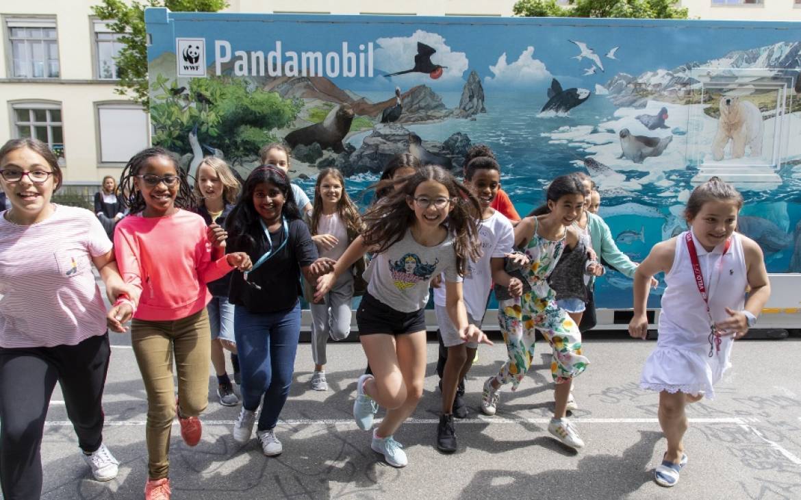 neues Pandamobil mit Kindern