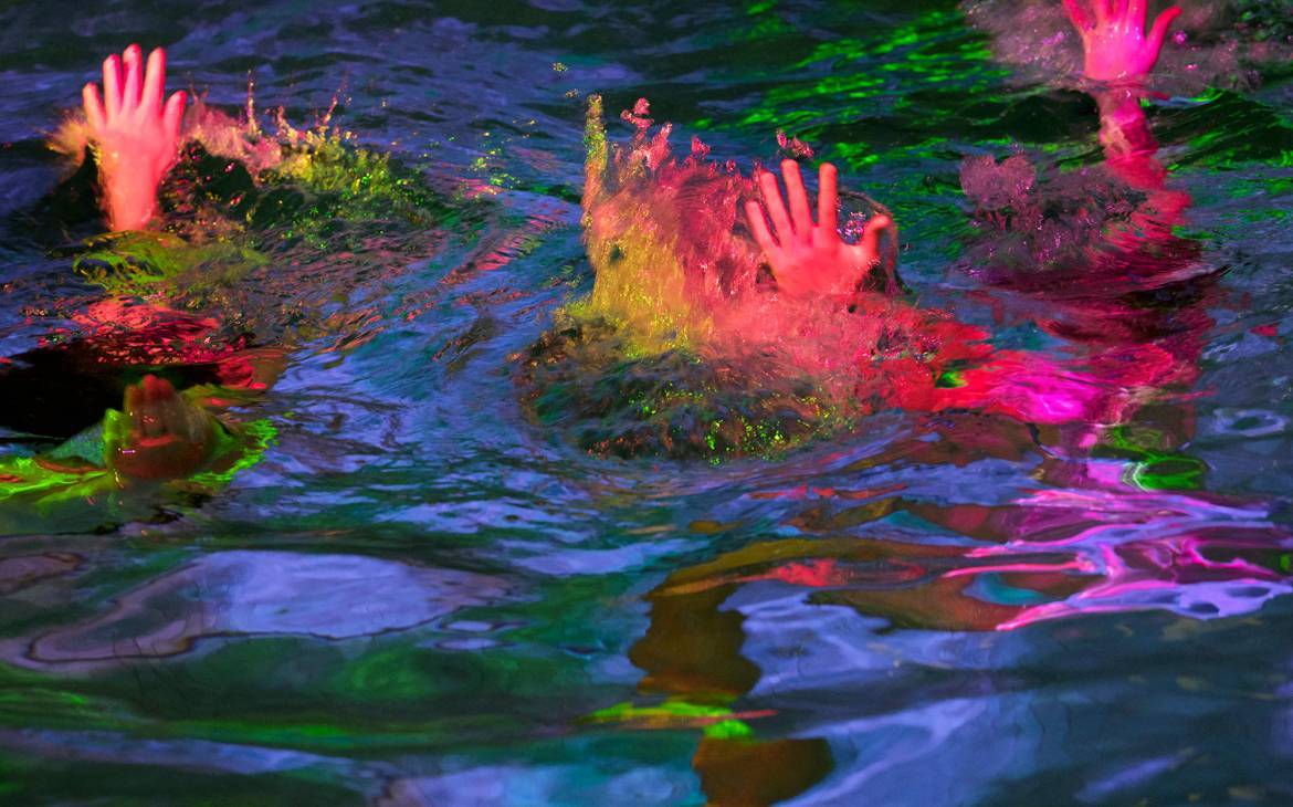 Hände im Wasser