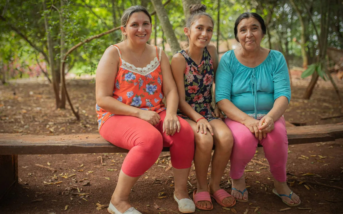 Nina Villalba (Mutter), Mikaela Villalba (Tochter) und Gorgelina Gonzales (Grossmutter). 