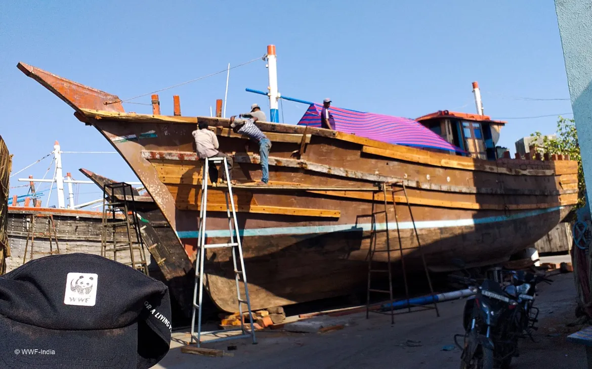 Indisches Fischerboot im Hafen