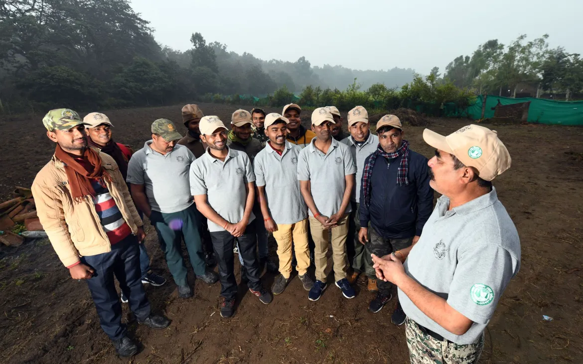 Atul Sigh mit den Bagh Mitra, den Freunden des Tigers