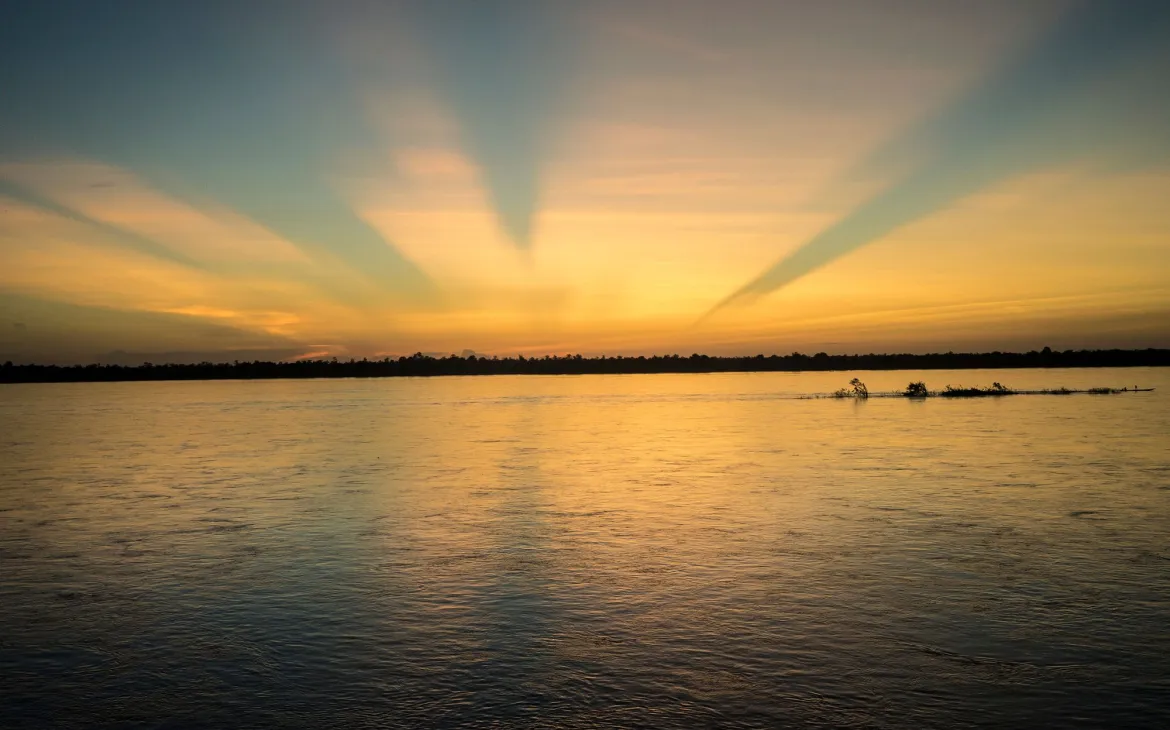 Sonnenuntergang über dem Mekong, Kambodscha