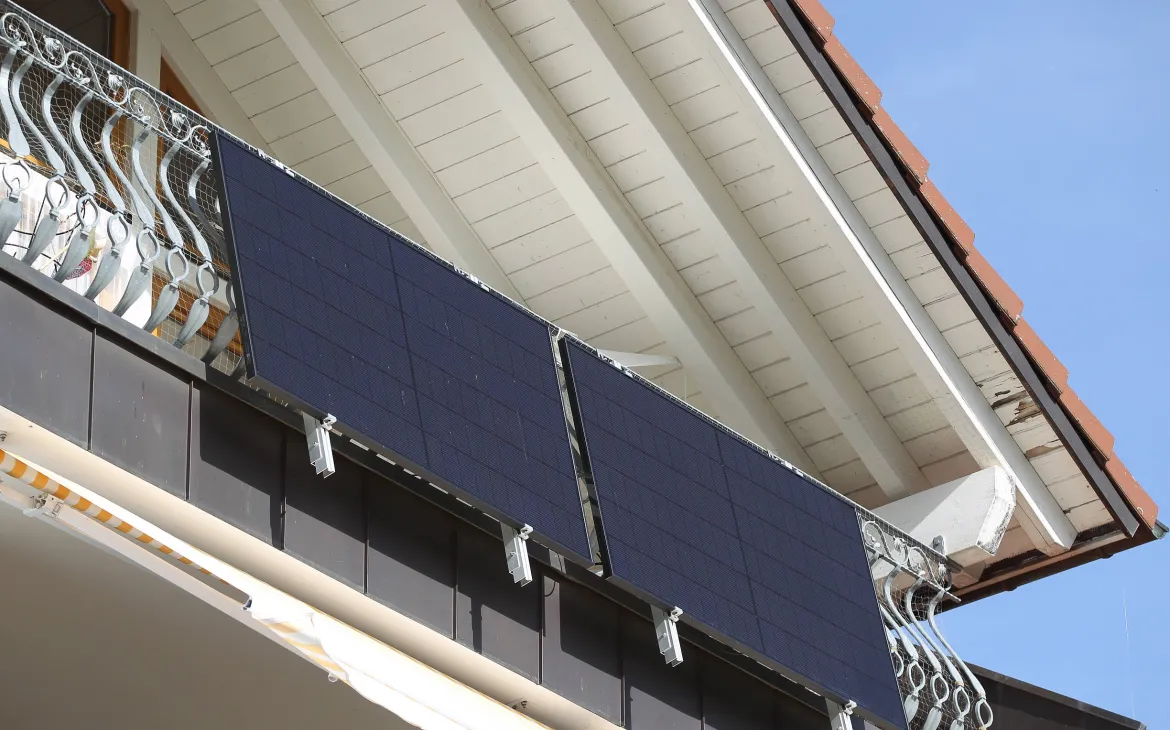 Single family house with balcony power plant