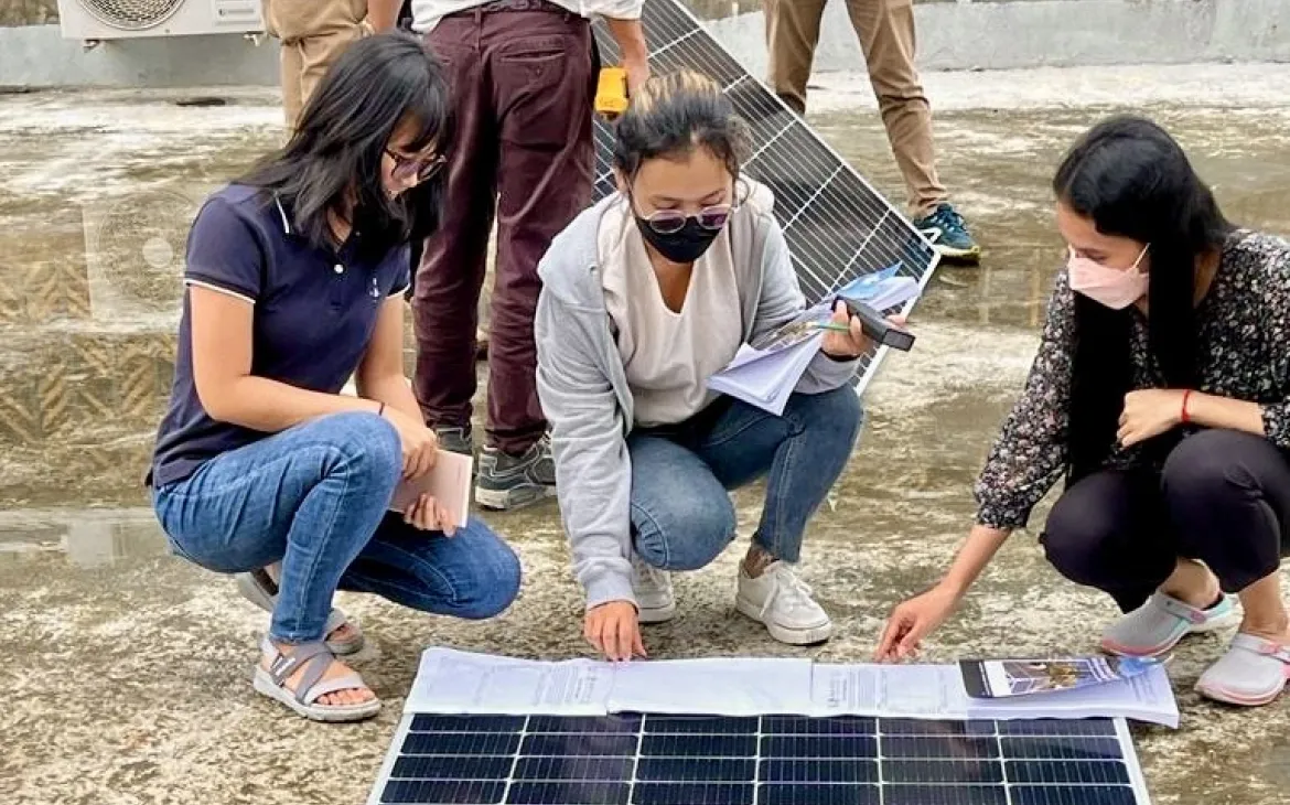 Solar women cambodia