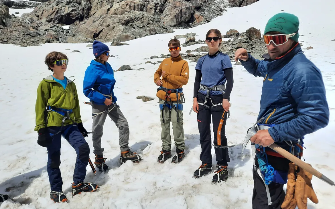 Jugendliche auf dem Gletscher, Glacier WWF Lager