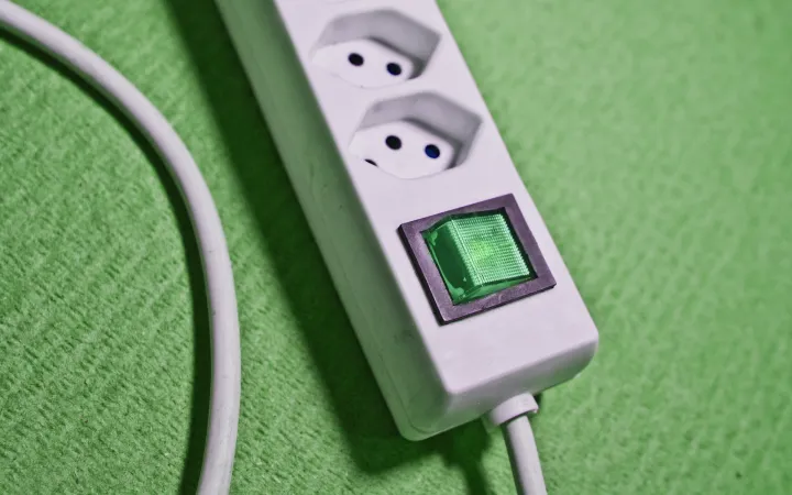 bande d'alimentation avec interrupteur marche / arrêt