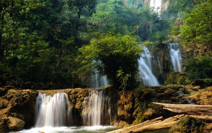 Wasserfälle und Wald im Umphang Schutzgebiet, Thailand