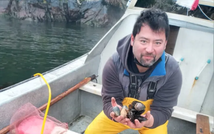 Patricio with mussels