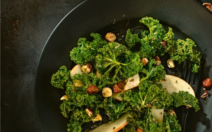 1785.40 Kochbuch «Klimatopf» Federkohl-Apfel-Salat 