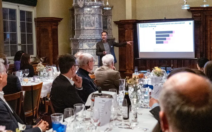 Thomas Vellacott präsentiert im Circle for Nature