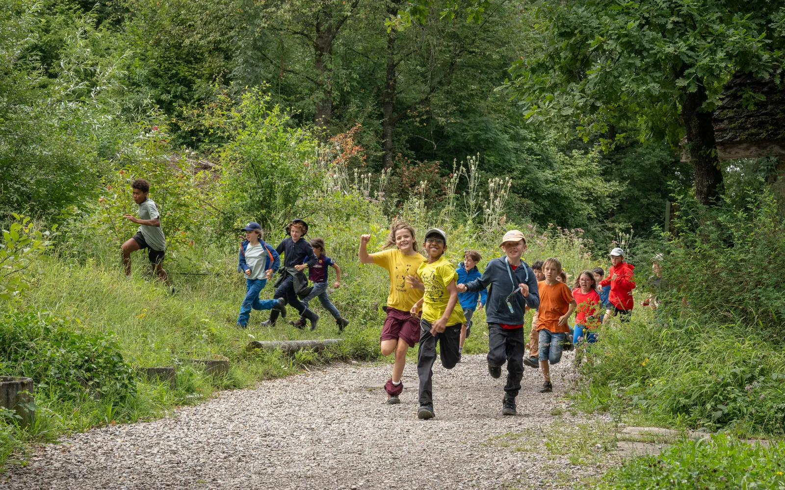Rennende Kinder im WWF-Ferienlager