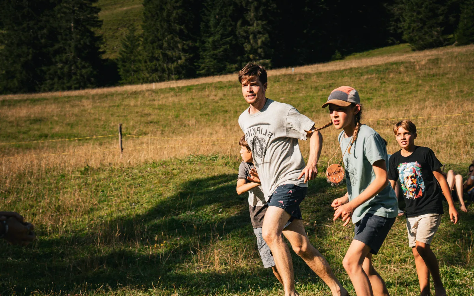 WWF-Tipilager Funkenflug Spiel auf Wiese