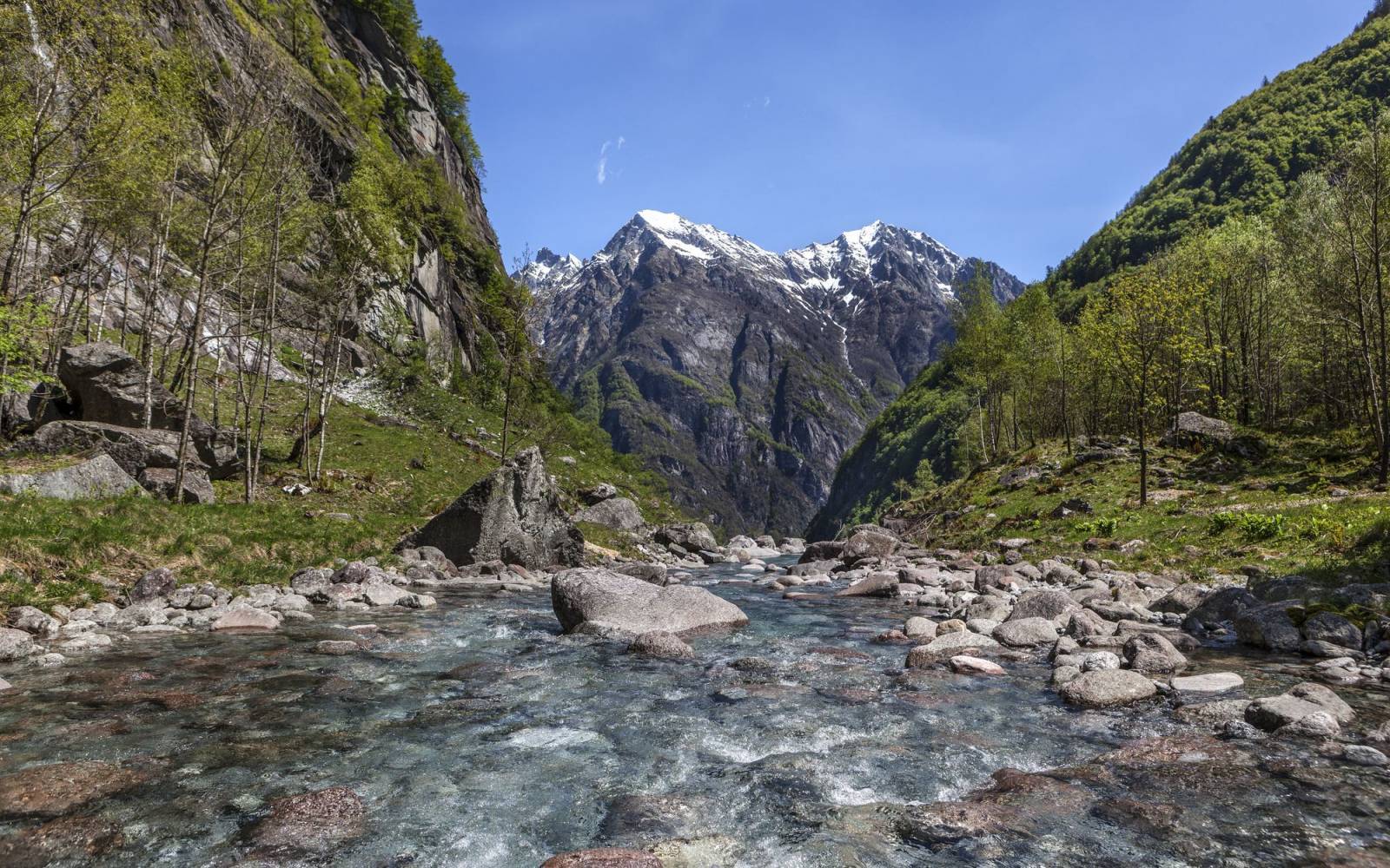 Fiume Calnegia rivière au Tessin