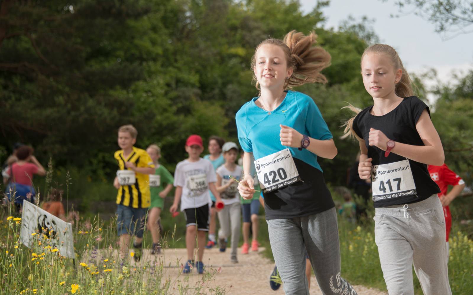 Kinder beim Lauf für den WWF Zürich