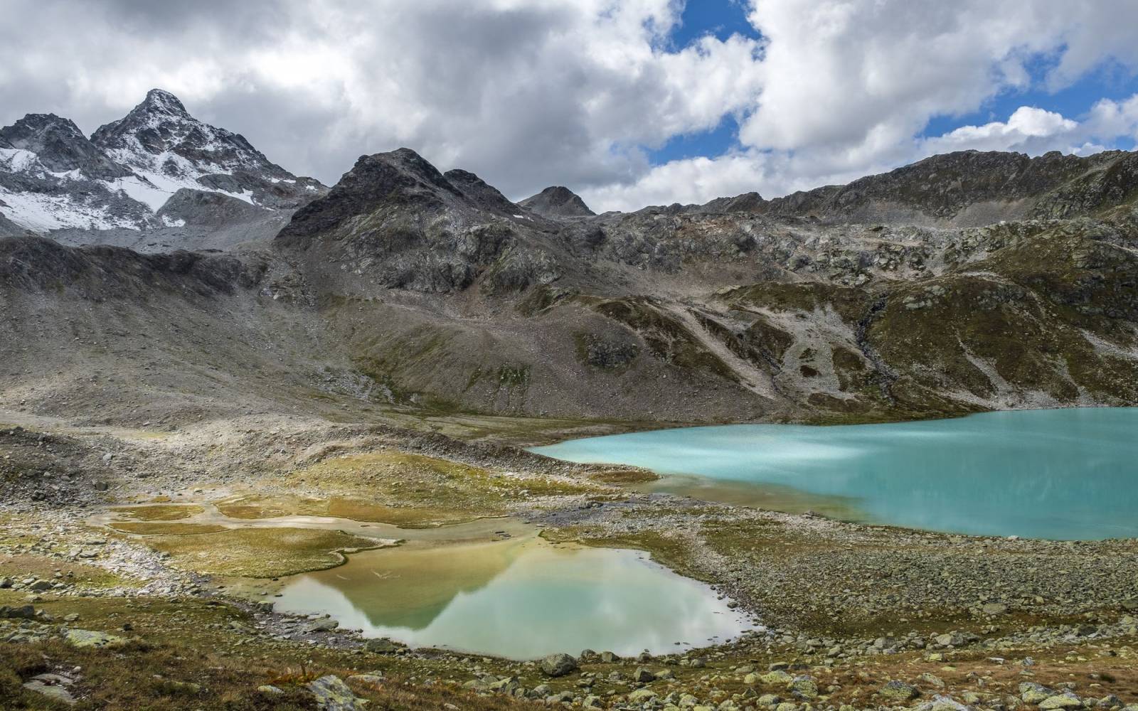 Panorama Aufnahme von einem Schweizer Bergsee