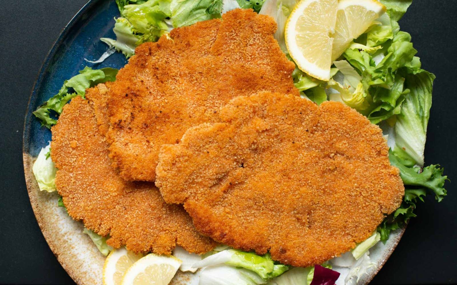 Linsenschnitzel auf Salat