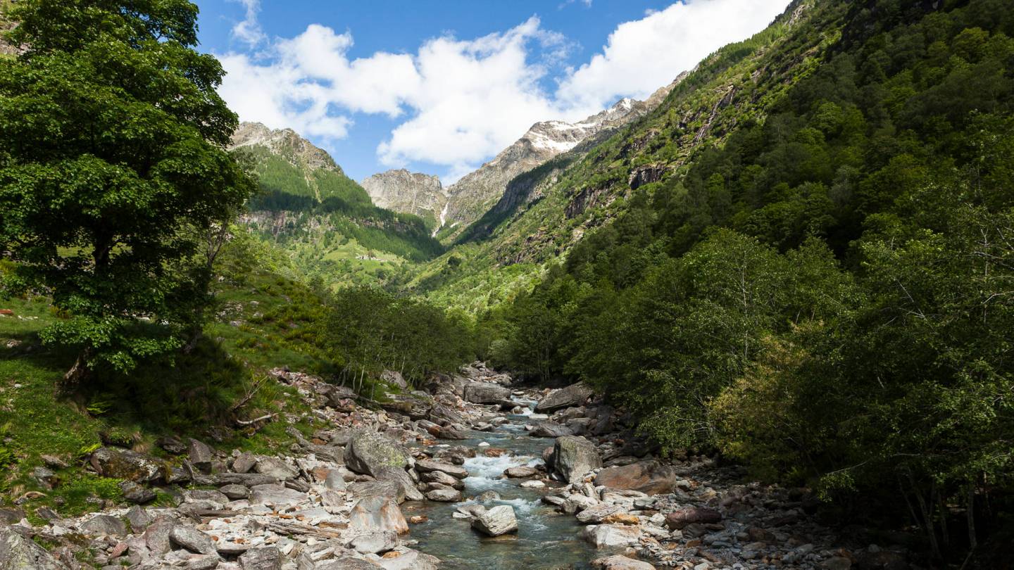 Le Verzasca au Tessin, Suisse