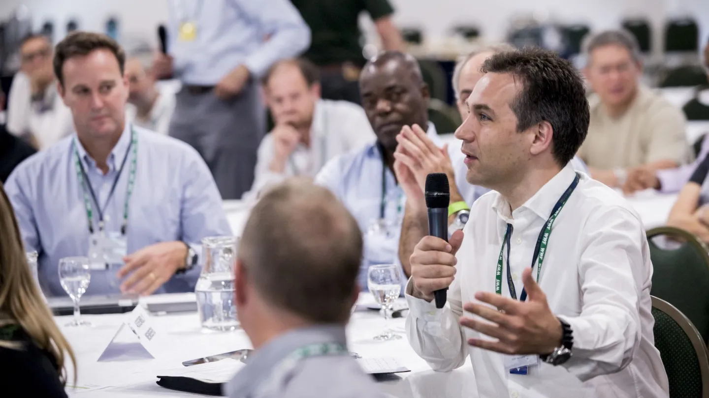 Thomas Vellacott, CEO WWF Schweiz, diskutiert an der jährlichen WWF Konferenz 2014.