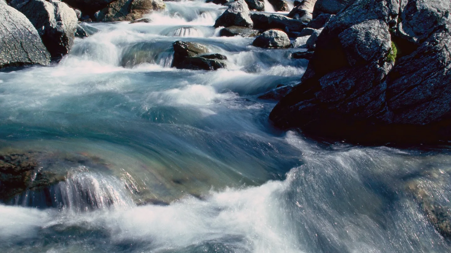 Schweizer Fluss Areuabach