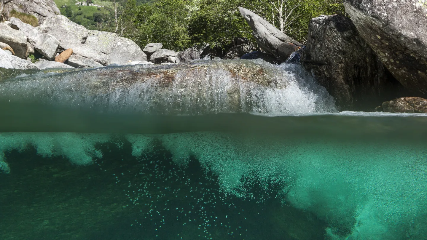 Schweizer Fluss Verzasca