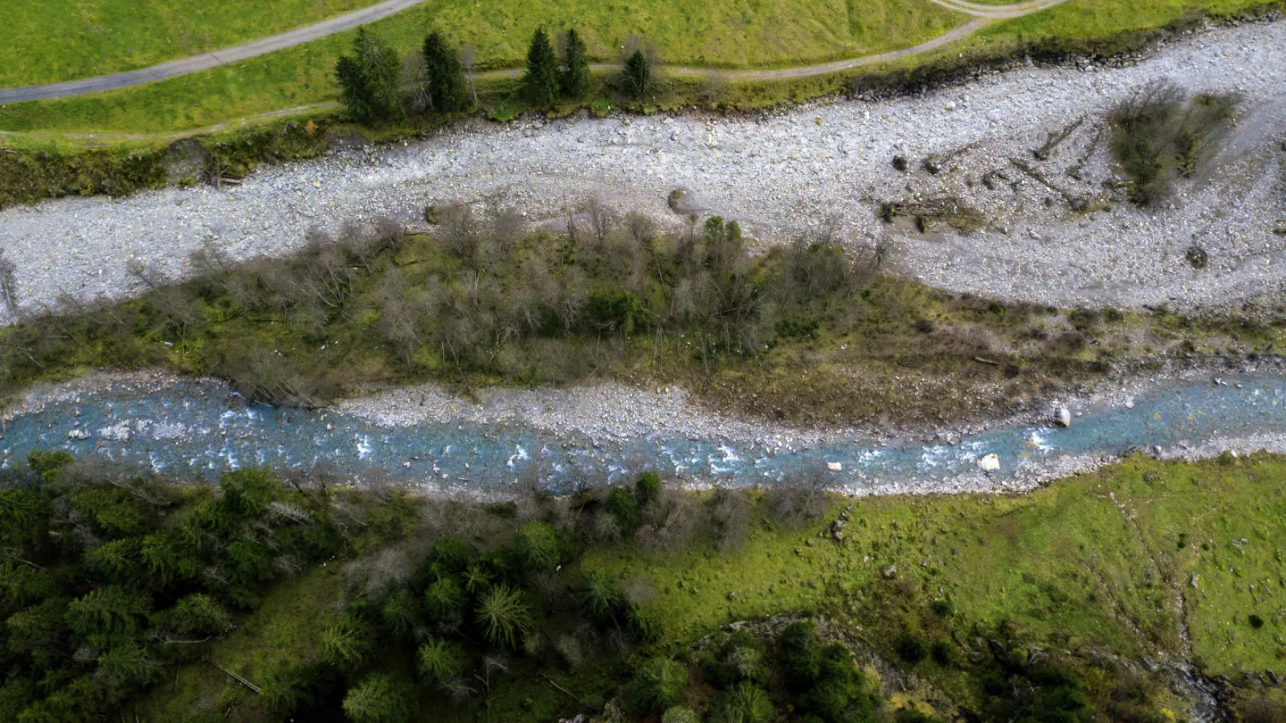 Blick von oben auf den Chärstelenbach