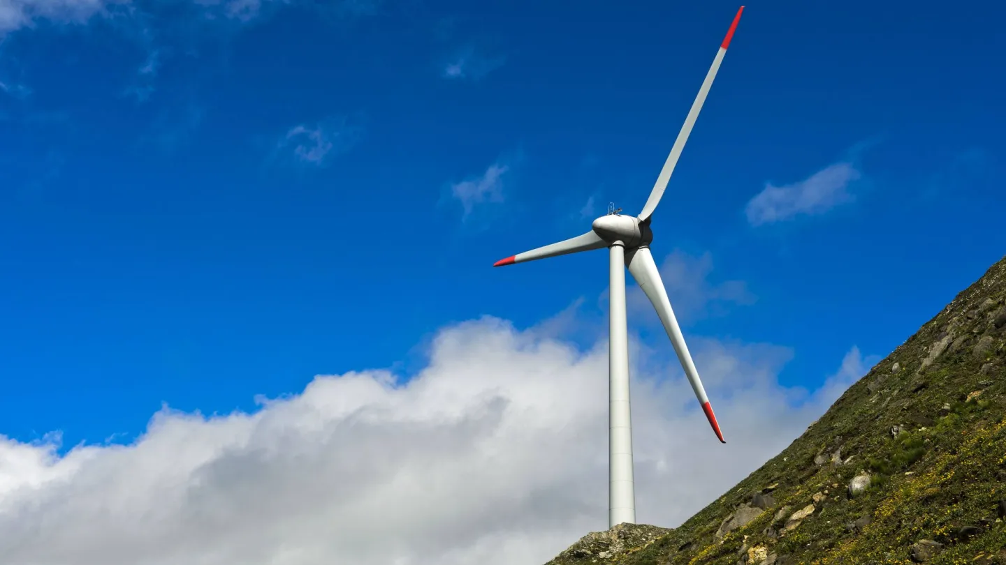 Die höchst gelegene Windturbine Europas am Griessee, Nufenen Region, Obergoms, Wallis