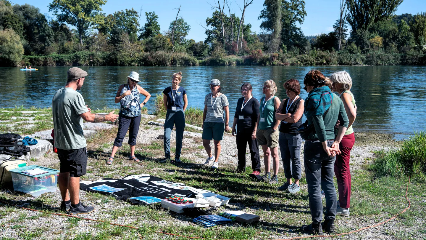 Lehrpersonen am Fluss