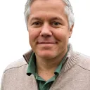 Foto von André Frei auf schwarzem Hintergrund