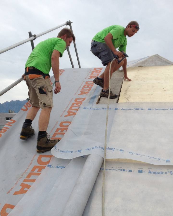 Gebäudesanierung und Installation Solaranlage. Fachkurs: Solar.