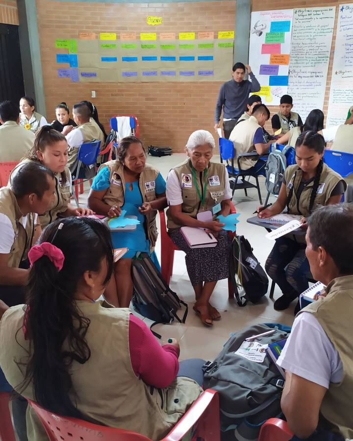 Kolumbien: Indigene lernen, wie sie sich gegen die  Zerstörung des Waldes wehren können